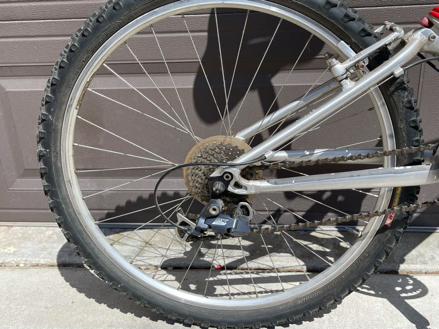 GT XCR-3000 Full Suspension Mountain Bike [Photo 9]