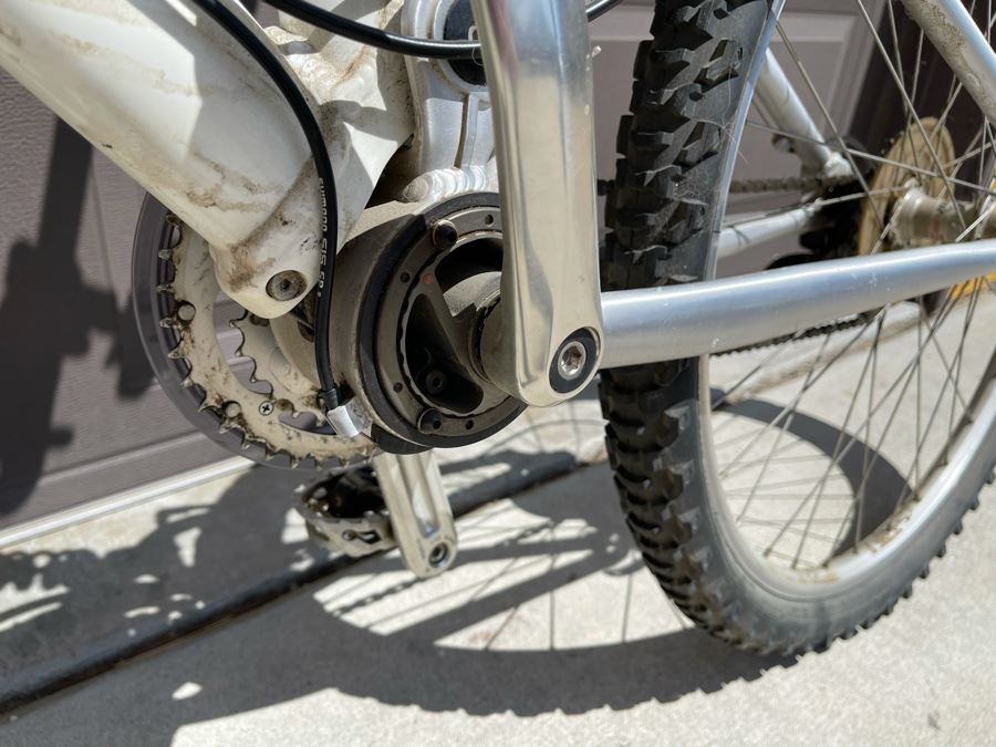 GT XCR-3000 Full Suspension Mountain Bike [Photo 15]