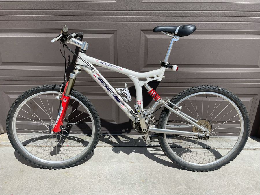 GT XCR-3000 Full Suspension Mountain Bike [Photo 14]