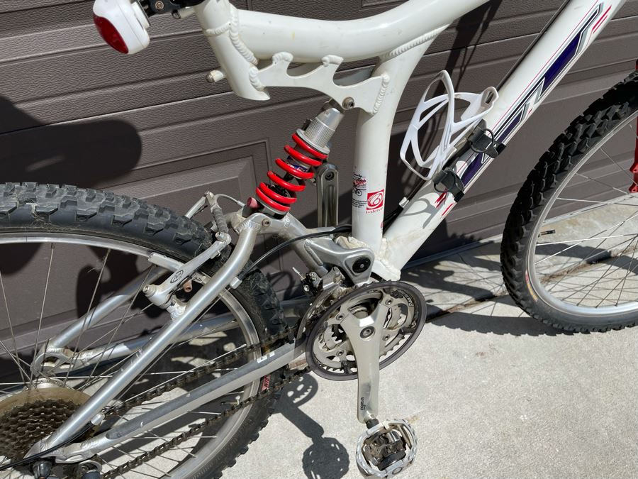 GT XCR-3000 Full Suspension Mountain Bike [Photo 12]