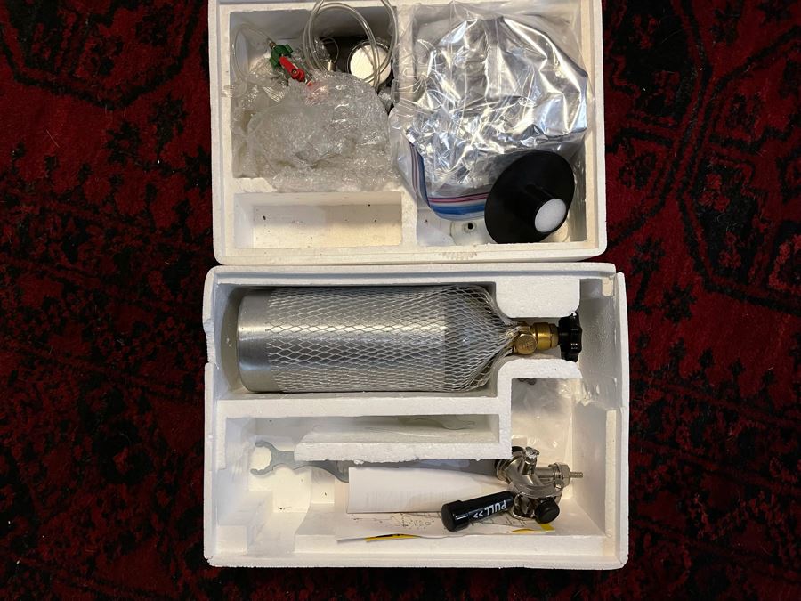 Versonel Beer Dispenser Refrigerator Model VSL166TDSS [Photo 9]