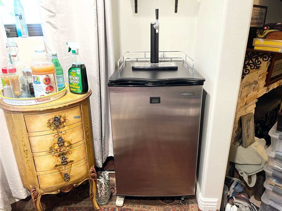 Versonel Beer Dispenser Refrigerator Model VSL166TDSS [Photo 4]
