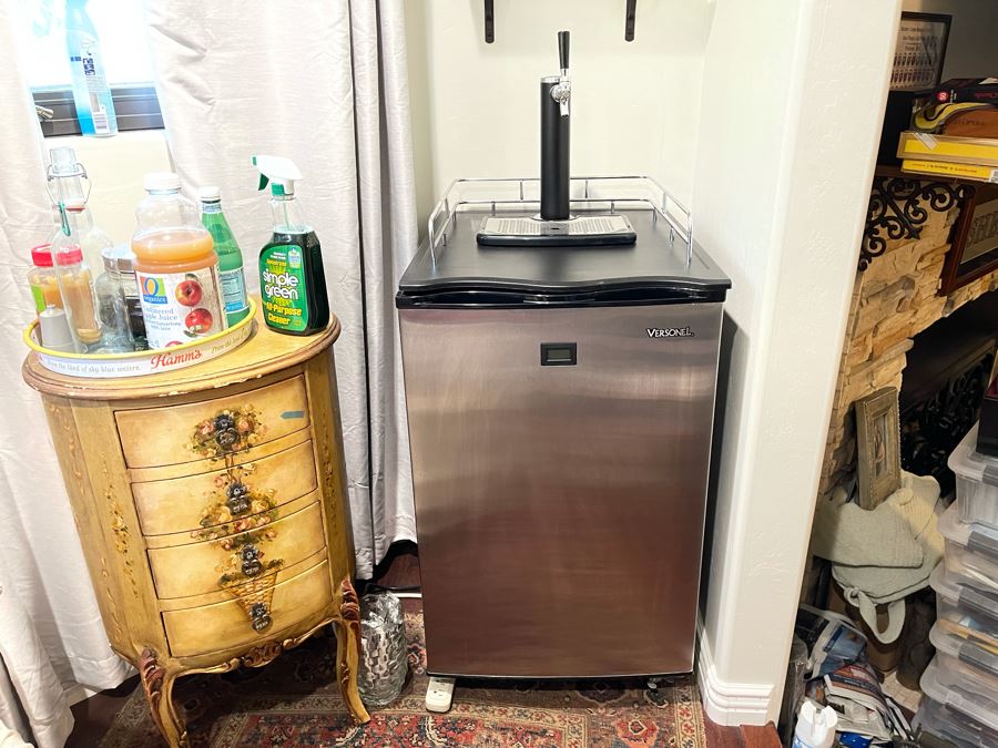 Versonel Beer Dispenser Refrigerator Model VSL166TDSS [Photo 3]