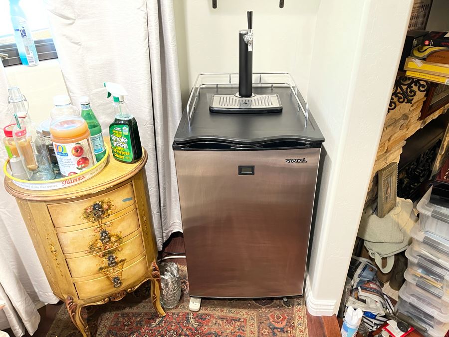 Versonel Beer Dispenser Refrigerator Model VSL166TDSS [Photo 2]