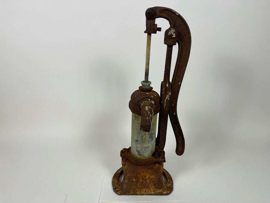 Vintage Rustic Metal Mechanical Pump 22H [Photo 3]