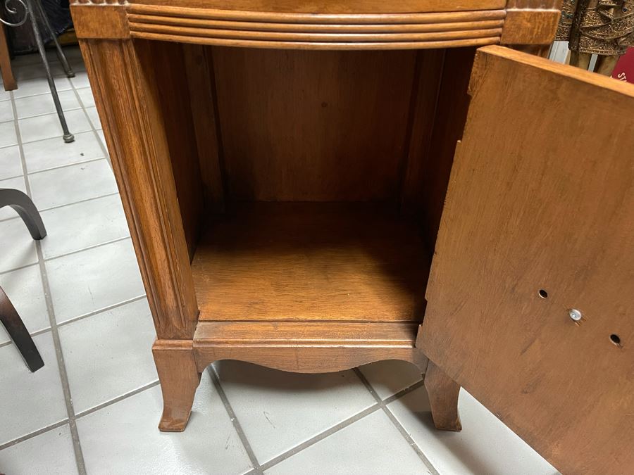 Vintage Wooden Nightstand Side Table 16W X 14D X 28.5H [Photo 5]