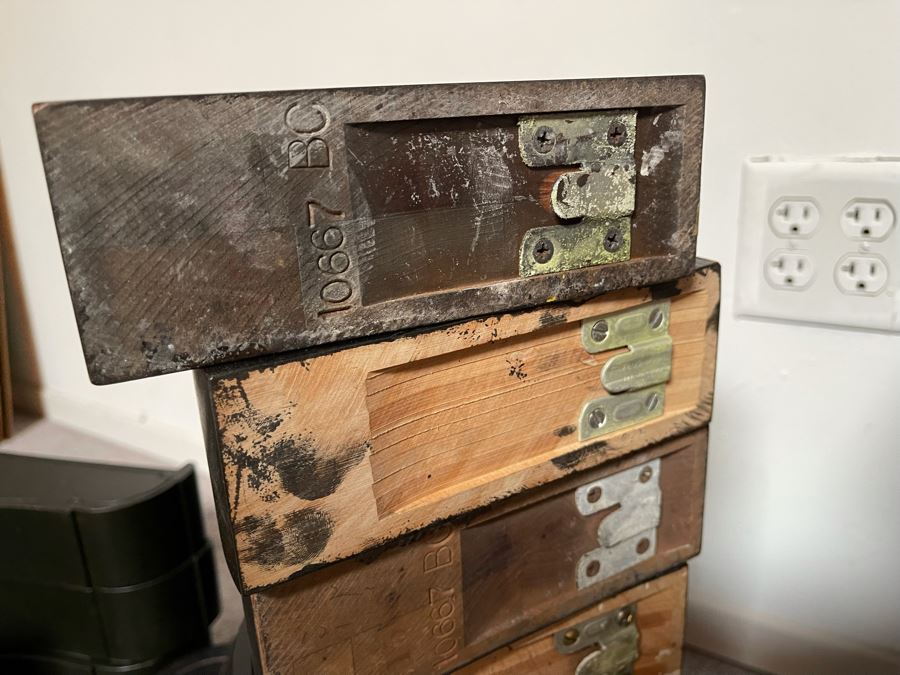 Collection Of Mid-Century Wooden Wall Shelving Brackets 2 Sizes: 16'L And 11'L [Photo 9]