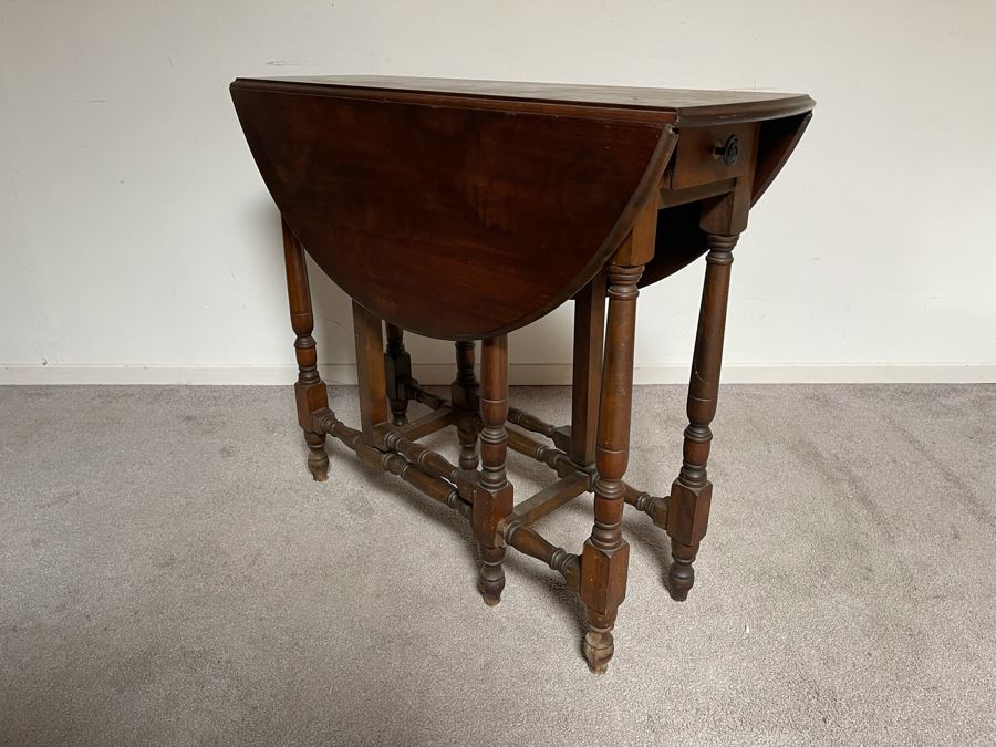 Vintage Drop Leaf Gateleg Table By Webster Manufacturing Company 36R/12W X 30H  [Photo 4]