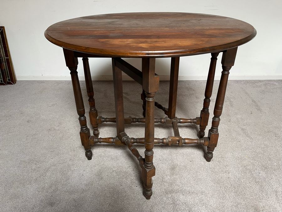 Vintage Drop Leaf Gateleg Table By Webster Manufacturing Company 36R/12W X 30H  [Photo 11]