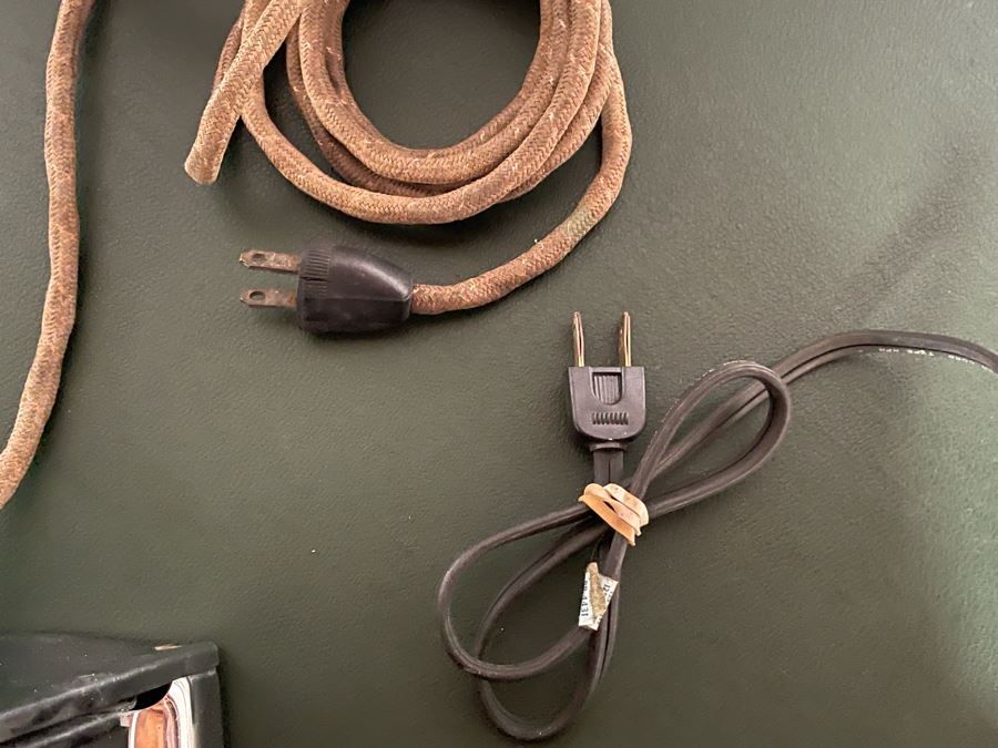 Pair Of Vintage Art Deco Chrome Westinghouse Toasters [Photo 7]