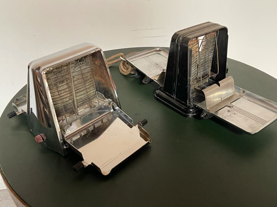 Pair Of Vintage Art Deco Chrome Westinghouse Toasters [Photo 9]