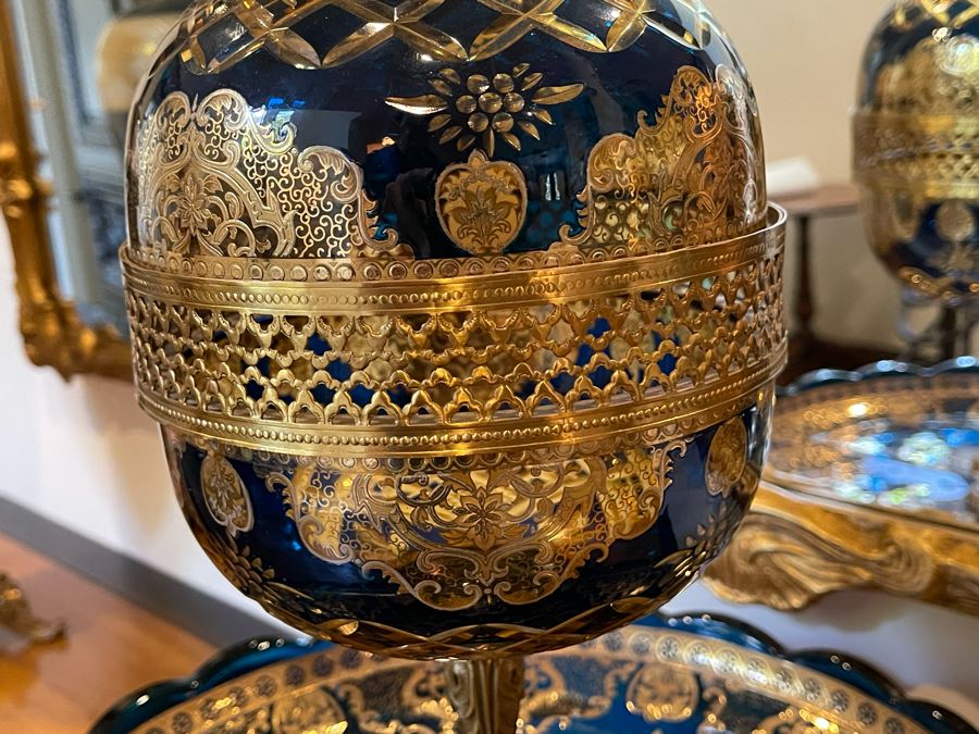 Metal And Etched Glass Centerpiece With Gold Painted Accents And Butterfly Finial 14W X 19.5H [Photo 6]