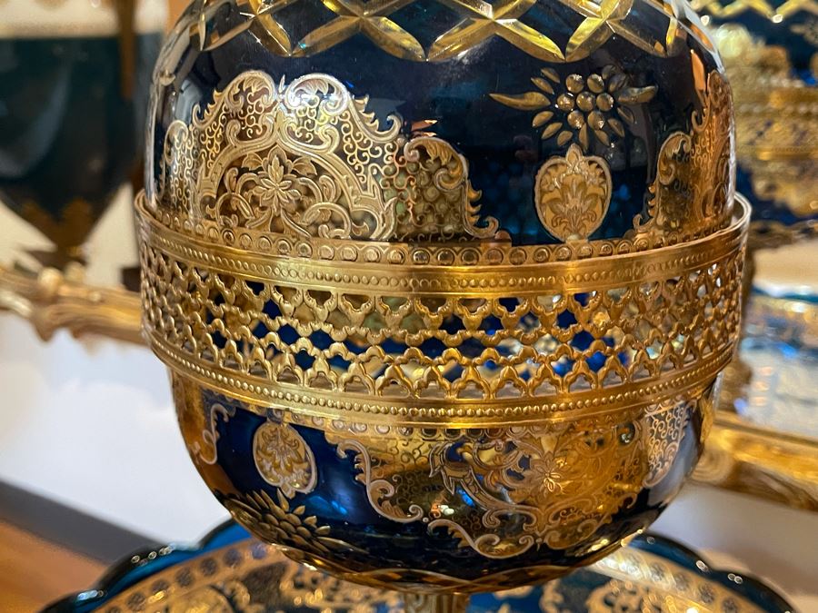 Metal And Etched Glass Centerpiece With Gold Painted Accents And Butterfly Finial 14W X 19.5H [Photo 5]