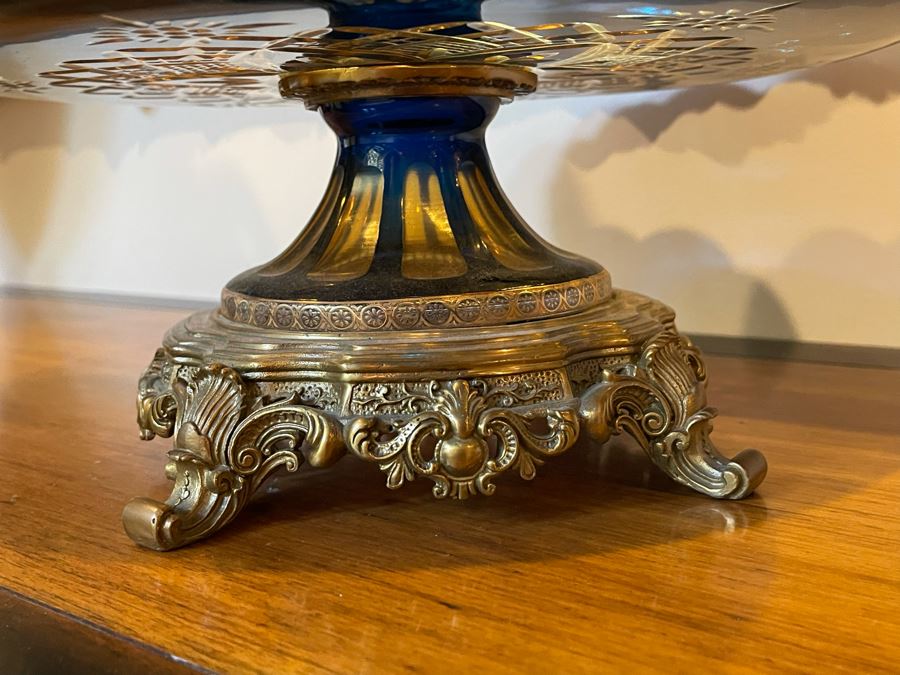 Metal And Etched Glass Centerpiece With Gold Painted Accents And Butterfly Finial 14W X 19.5H [Photo 14]