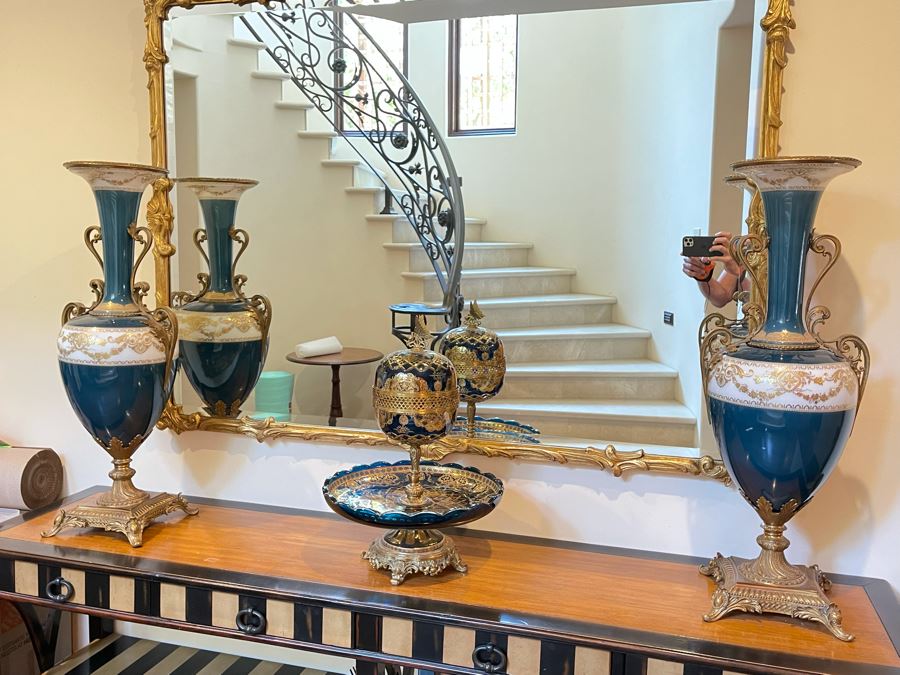 Metal And Etched Glass Centerpiece With Gold Painted Accents And Butterfly Finial 14W X 19.5H [Photo 19]