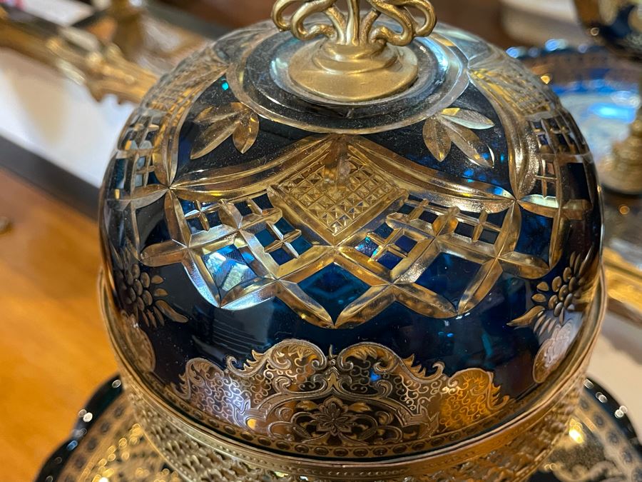 Metal And Etched Glass Centerpiece With Gold Painted Accents And Butterfly Finial 14W X 19.5H [Photo 10]