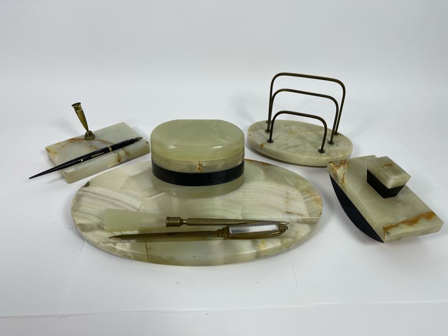 Vintage Onyx Marble Desk Set With Fountain Pen [Photo 2]