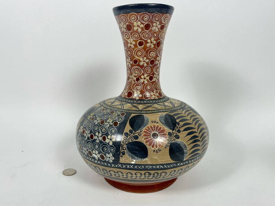 Signed Mexican Pottery Tonala Jal. 11.5H [Photo 6]