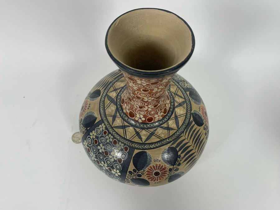 Signed Mexican Pottery Tonala Jal. 11.5H [Photo 7]