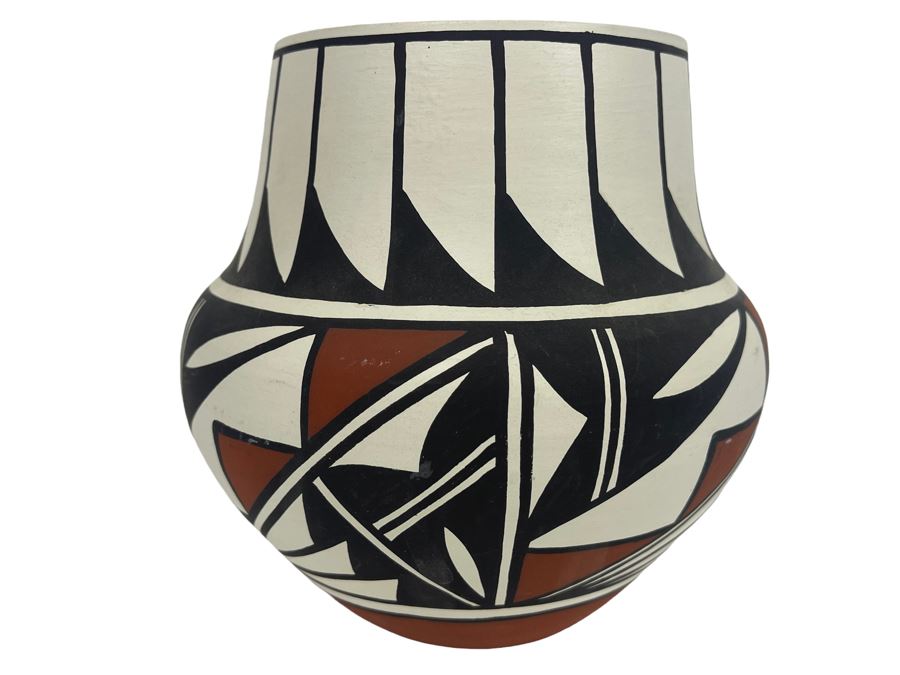Native American Acoma Pottery Jar Signed Garcia 5.5W X 6H