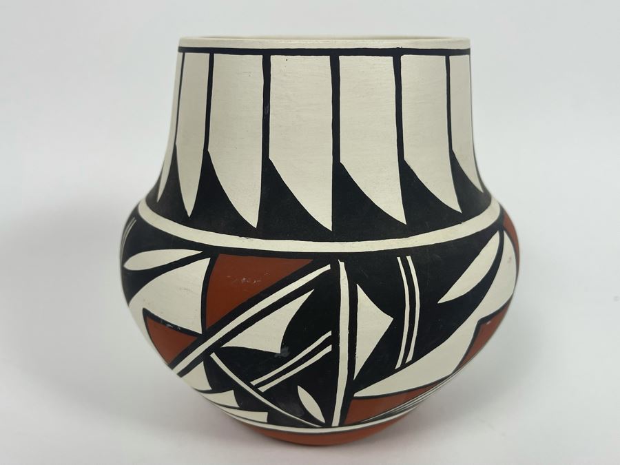 Native American Acoma Pottery Jar Signed Garcia 5.5W X 6H [Photo 3]