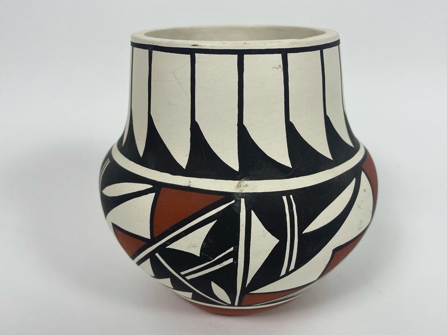 Native American Acoma Pottery Jar Signed Garcia 5.5W X 6H [Photo 6]