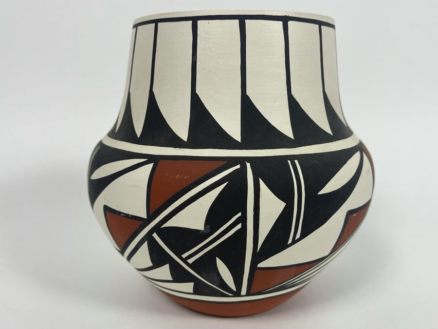 Native American Acoma Pottery Jar Signed Garcia 5.5W X 6H [Photo 4]
