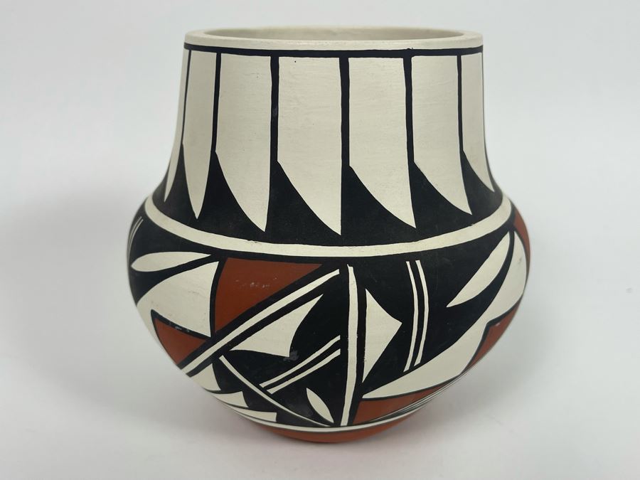 Native American Acoma Pottery Jar Signed Garcia 5.5W X 6H [Photo 2]