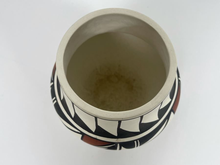 Native American Acoma Pottery Jar Signed Garcia 5.5W X 6H [Photo 7]