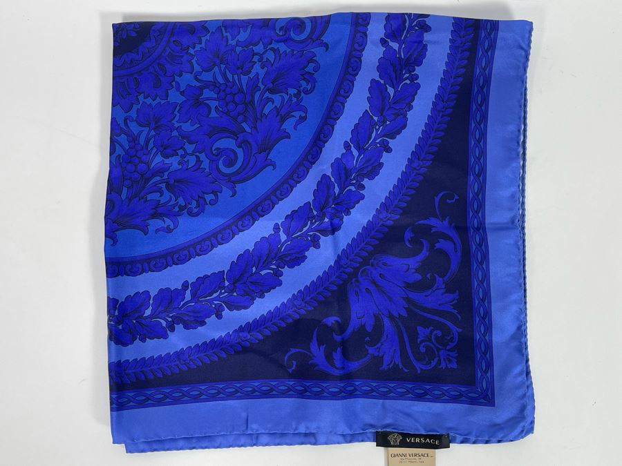 Gianni Versace Scarf [Photo 3]