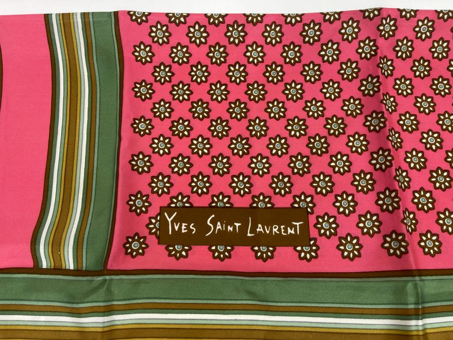Yves Saint Laurent Scarf [Photo 4]