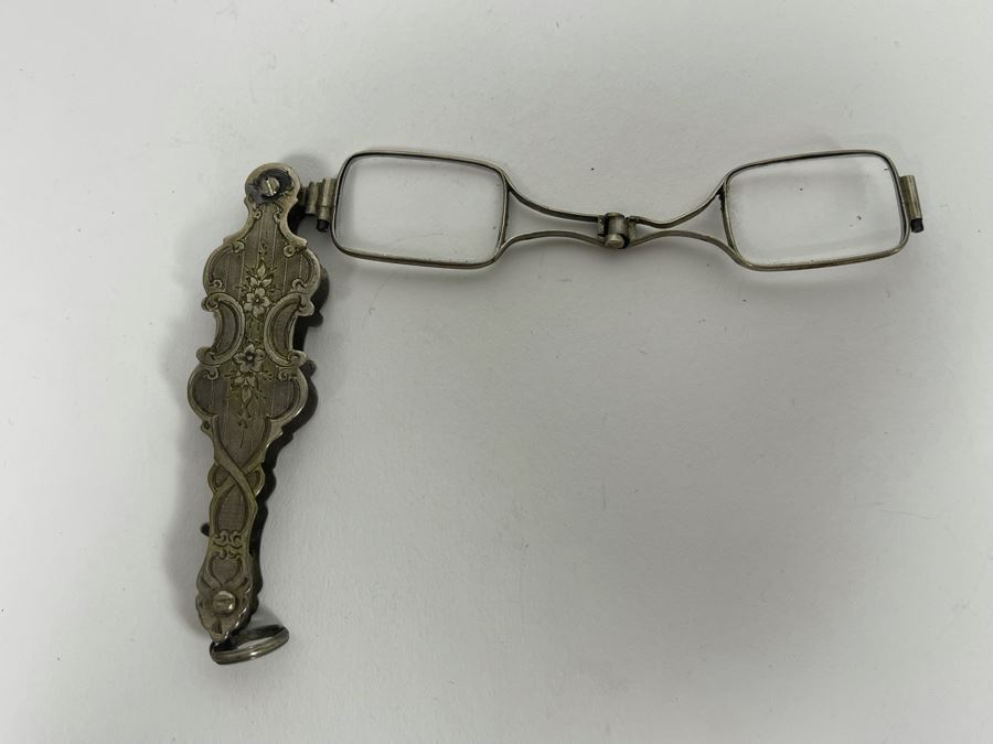 Pair Of Vintage Opera Glasses [Photo 4]