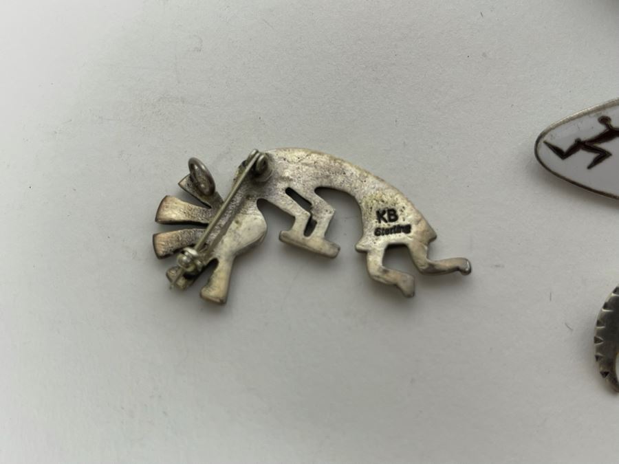 Sterling Silver Lot Featuring Four Brooches Pins And (1) Ring Size 7.5 Total Weight 43.7g [Photo 10]