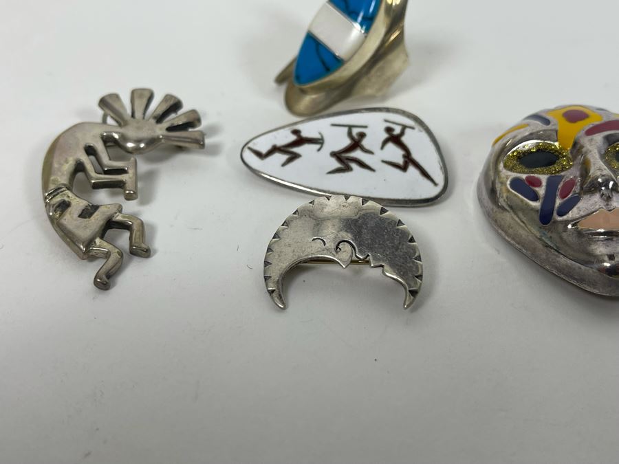 Sterling Silver Lot Featuring Four Brooches Pins And (1) Ring Size 7.5 Total Weight 43.7g [Photo 5]