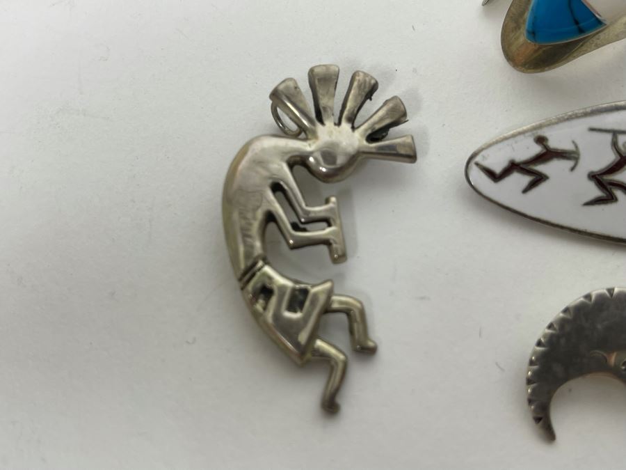 Sterling Silver Lot Featuring Four Brooches Pins And (1) Ring Size 7.5 Total Weight 43.7g [Photo 6]