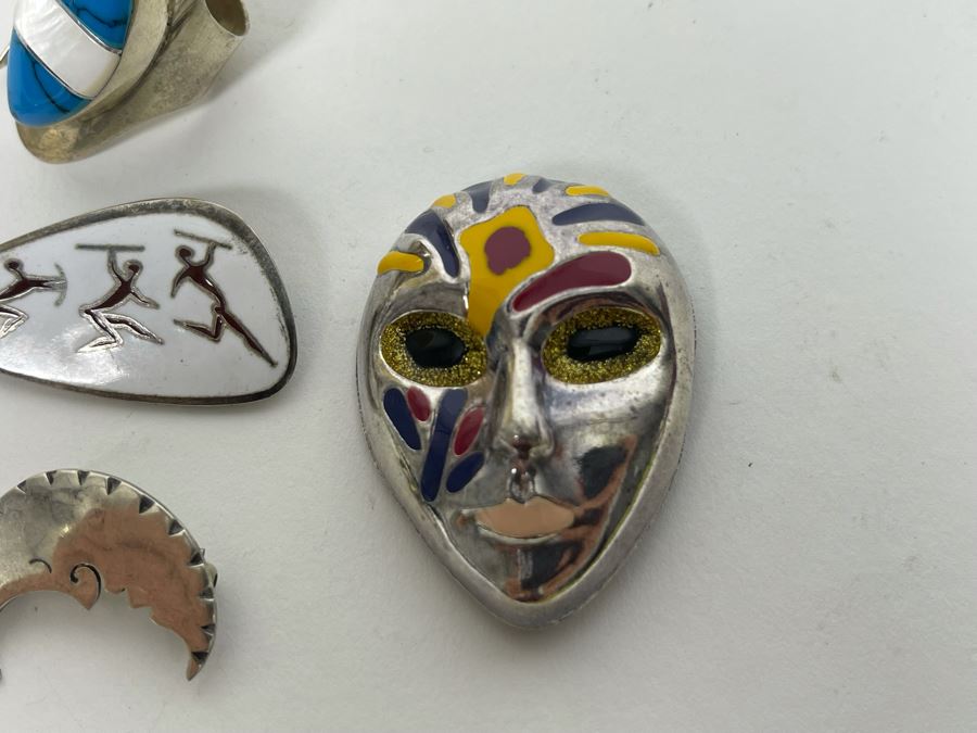 Sterling Silver Lot Featuring Four Brooches Pins And (1) Ring Size 7.5 Total Weight 43.7g [Photo 4]