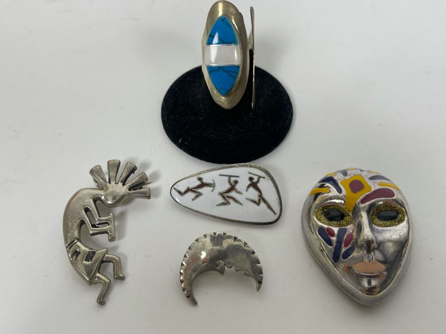 Sterling Silver Lot Featuring Four Brooches Pins And (1) Ring Size 7.5 Total Weight 43.7g [Photo 3]