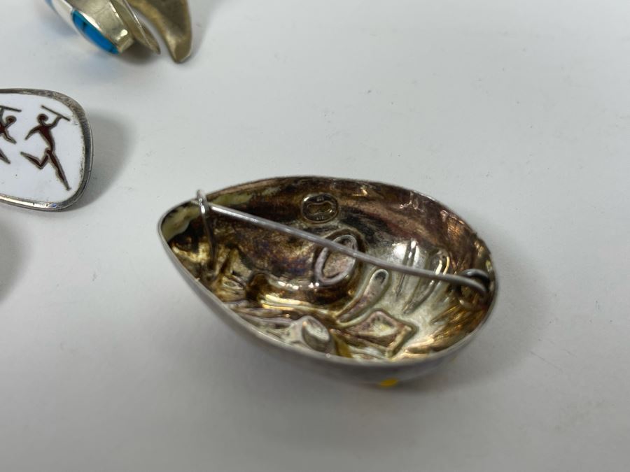 Sterling Silver Lot Featuring Four Brooches Pins And (1) Ring Size 7.5 Total Weight 43.7g [Photo 11]