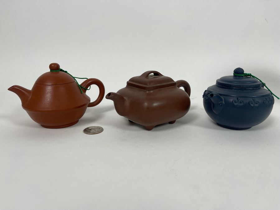 Set Of Three Chinese Clay Teapots [Photo 2]