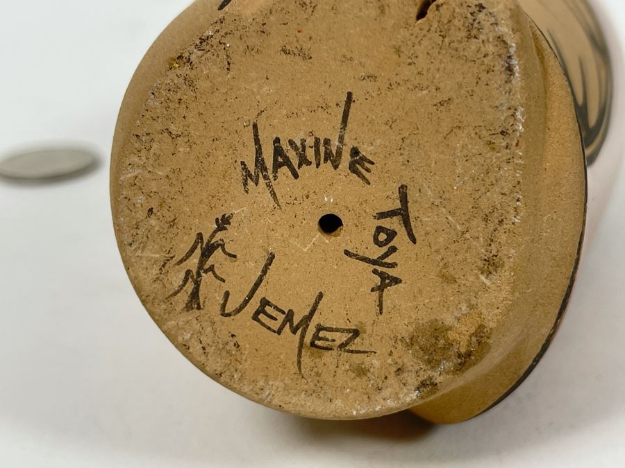 Native American Figurative Pottery By Maxine Toya Jemez 8H [Photo 9]