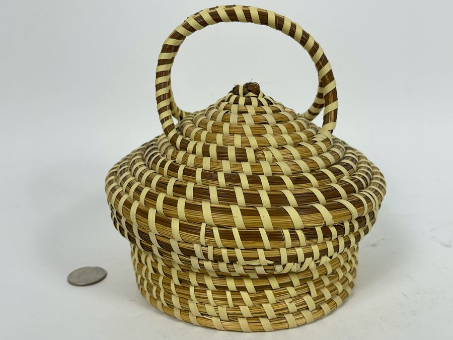 Handmade Lidded Basket With Handle 6W X 7H [Photo 3]