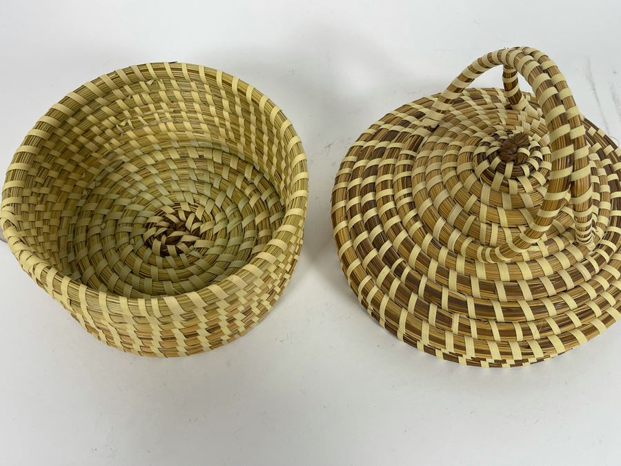 Handmade Lidded Basket With Handle 6W X 7H [Photo 5]