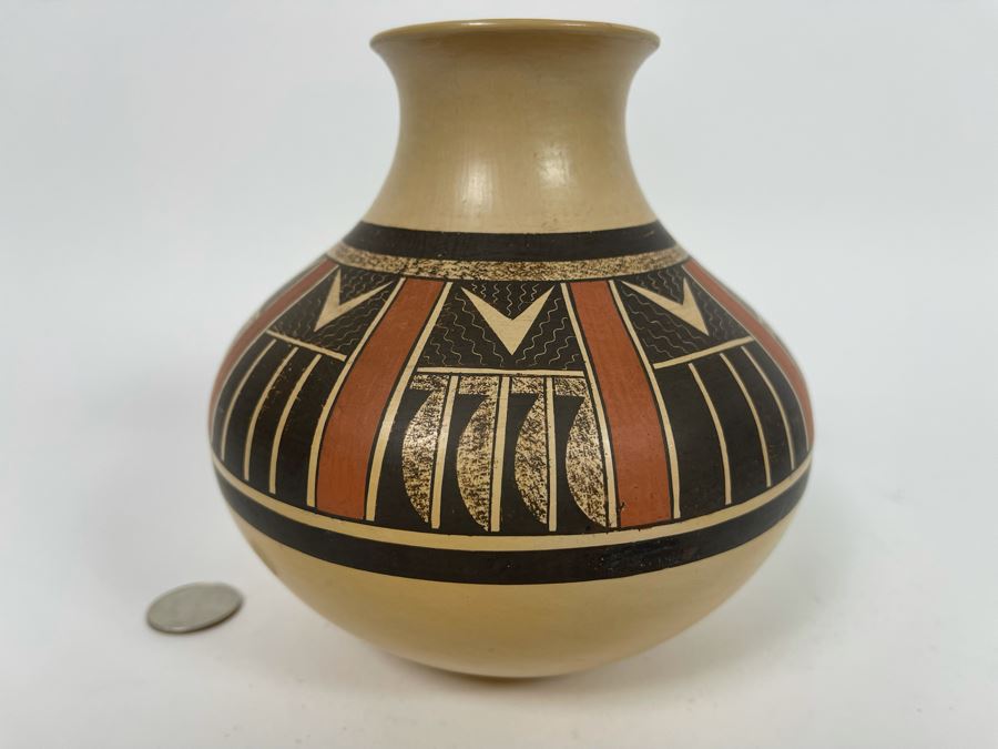 Vintage Native American Hopi Pottery Jar By Fawn Garcia Navasie 6W X 6H [Photo 4]