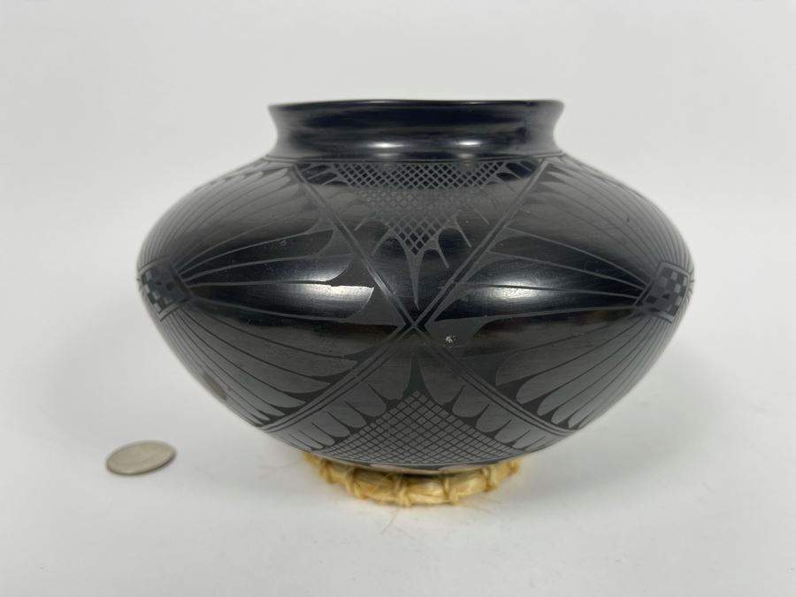 Mata Ortiz Indian Art Black Pottery By Roberto Banuelos 7W X 5H [Photo 5]