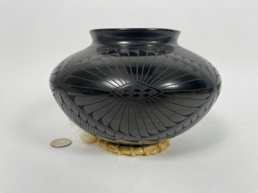 Mata Ortiz Indian Art Black Pottery By Roberto Banuelos 7W X 5H [Photo 3]