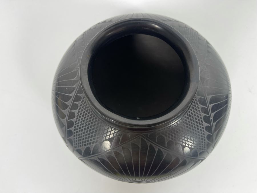 Mata Ortiz Indian Art Black Pottery By Roberto Banuelos 7W X 5H [Photo 9]