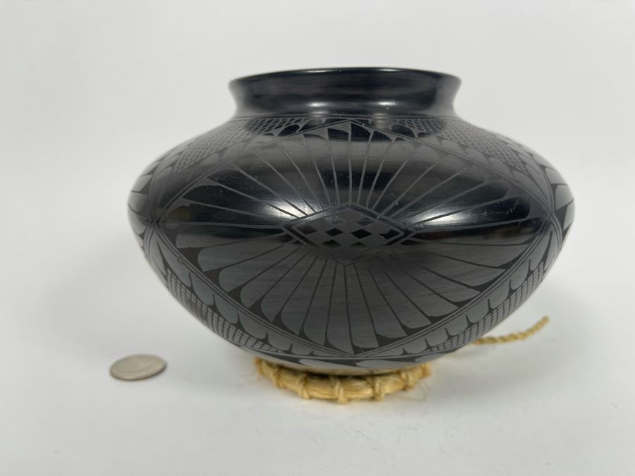 Mata Ortiz Indian Art Black Pottery By Roberto Banuelos 7W X 5H [Photo 8]