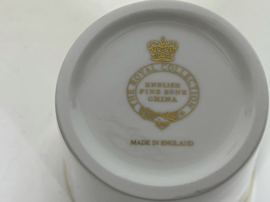 Various English Buckingham Palace China Pieces Including Pair Of Cups And Pair Of Lidded Boxes With Boxes [Photo 13]