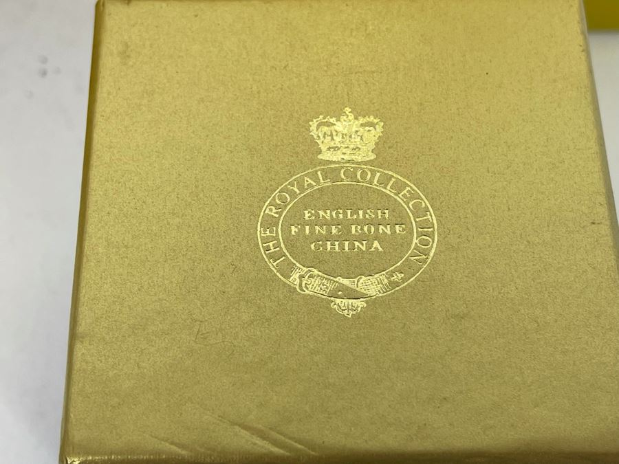 Various English Buckingham Palace China Pieces Including Pair Of Cups And Pair Of Lidded Boxes With Boxes [Photo 10]