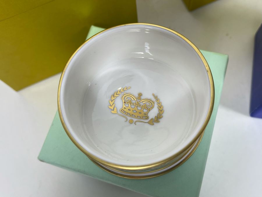 Various English Buckingham Palace China Pieces Including Pair Of Cups And Pair Of Lidded Boxes With Boxes [Photo 5]